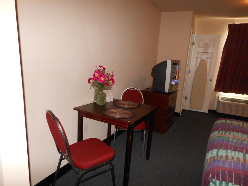Intown Suites Extended Stay Select Hampton Va Pokoj fotografie