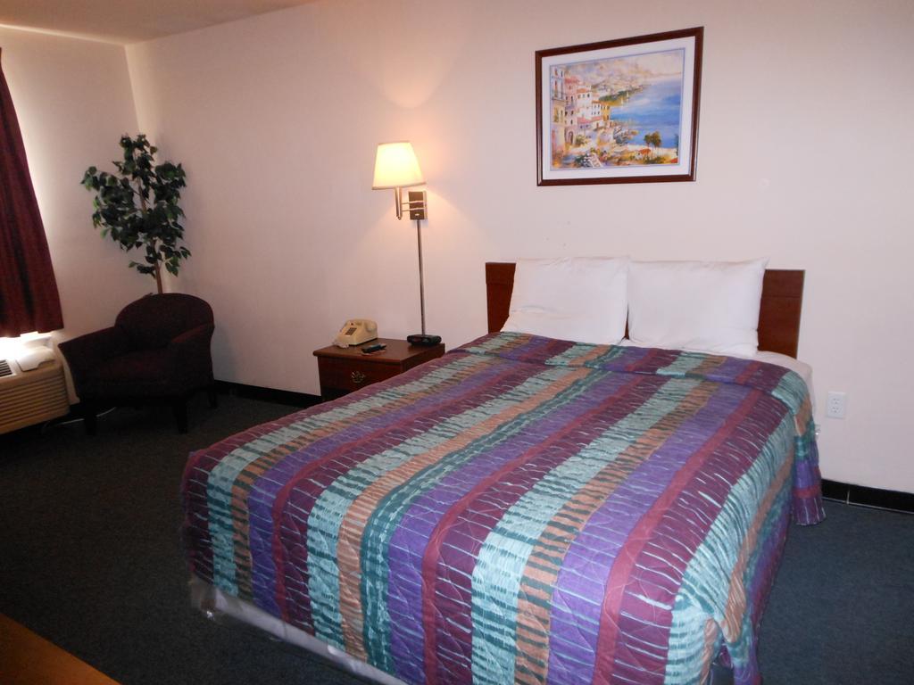 Intown Suites Extended Stay Select Hampton Va Pokoj fotografie